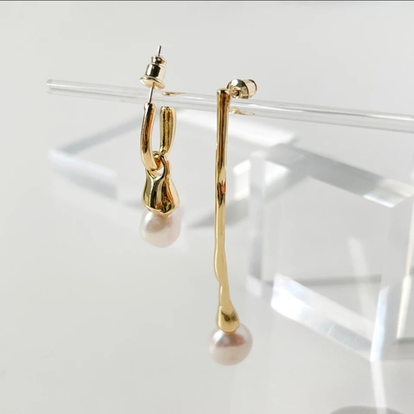 Irregular Pearl Drop Earrings - Picture 3 of 4